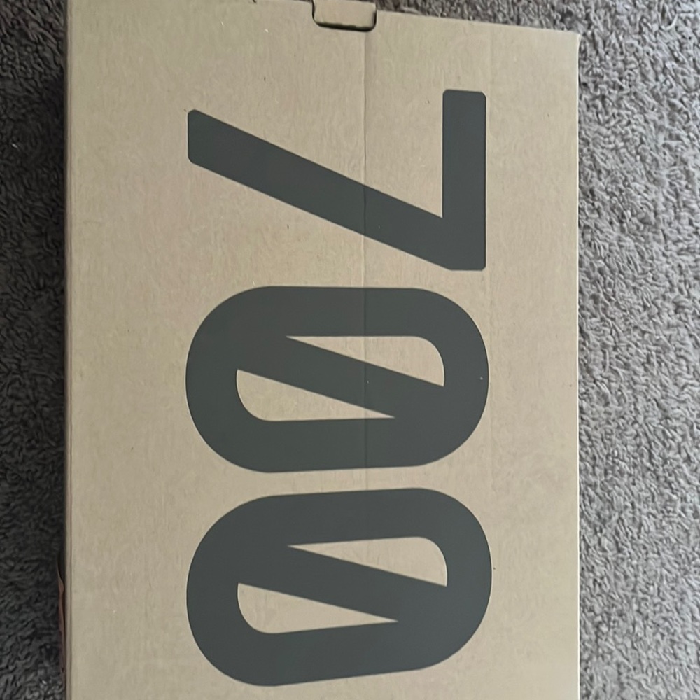 Yeezy 700 V3